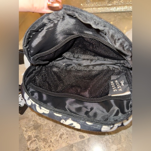 🖤NWT 🖤 Disney Mickey Mouse Black Crossbody Bag - Picture 8 of 9